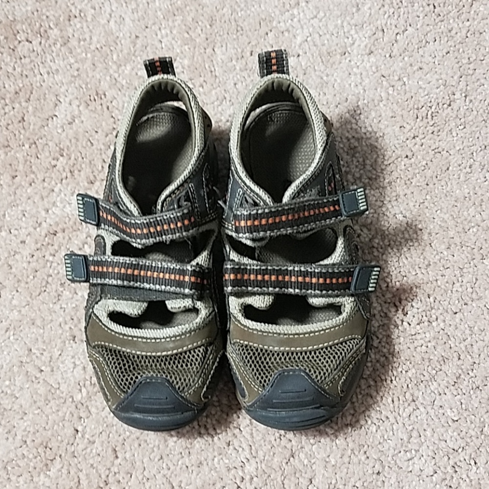 Kids brown water shoes